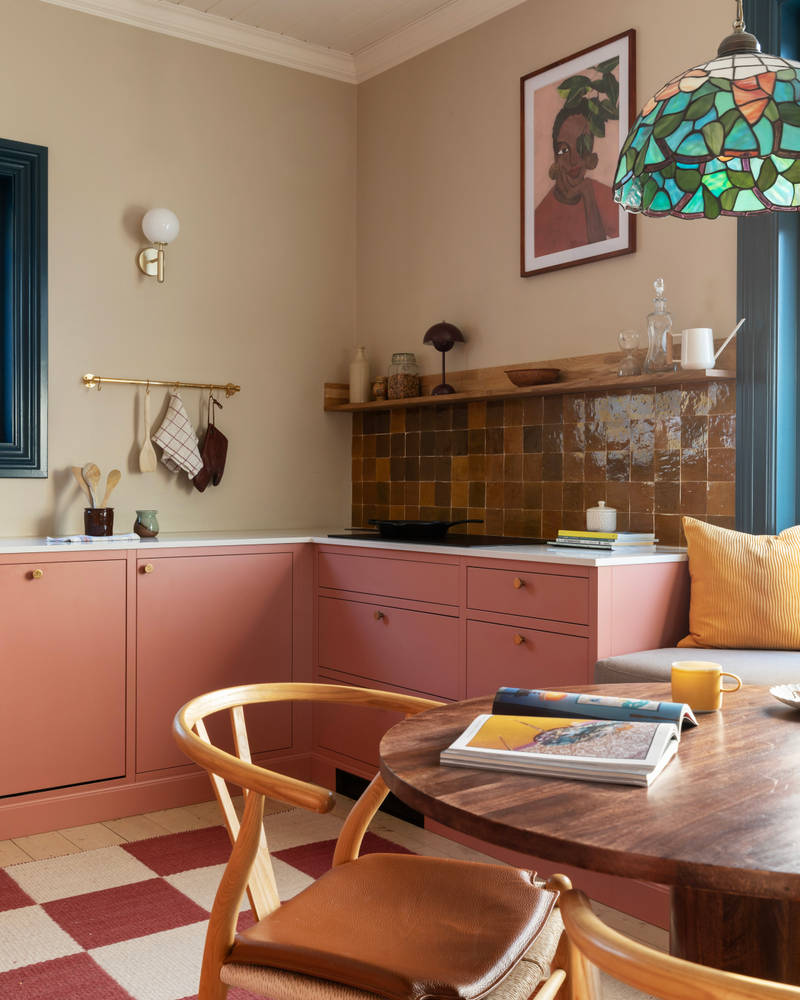 Med fargen Mild Sienna utviklet av Koi Fargestudio skapte familien et helt nytt kjøkken på Nordstrand.