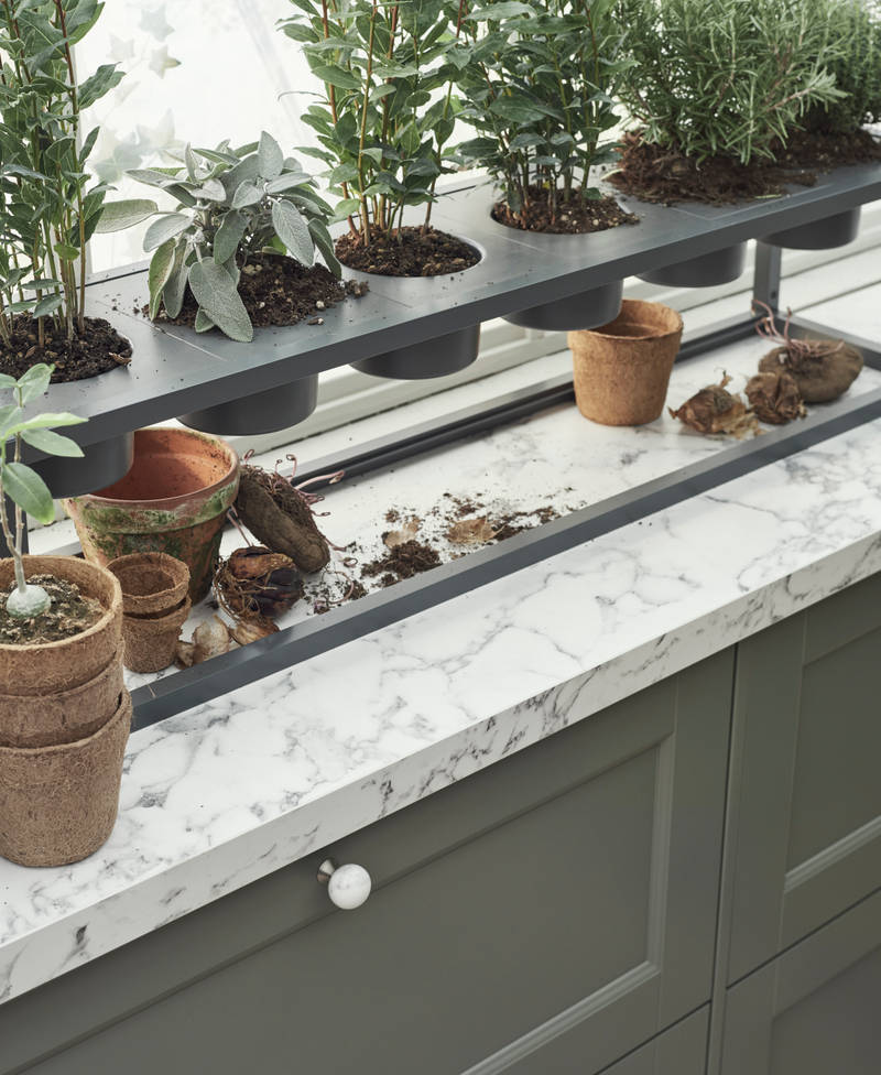 Marbodal Fagerö Tall - ramhylla med behållare för odling.