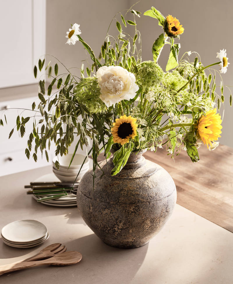 Marbodal Form Frost - bänkskiva Beach Clay i kvartskomposit möter träbänkskiva Ek Ebony