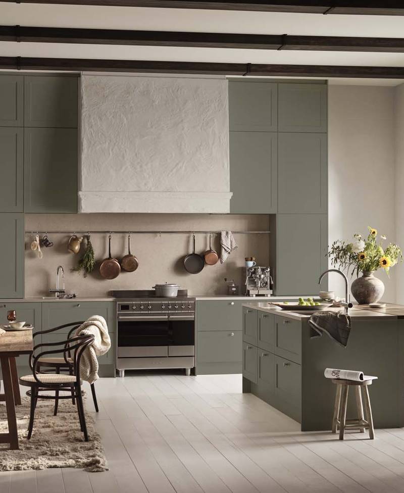 Scala er en klassisk kjøkkenmodell med moderne preg. Tidløs modell, med moderne linjer som gjør den relevant nå.