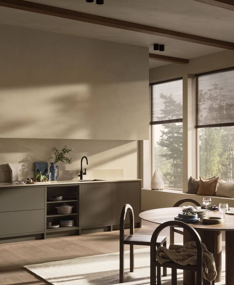 Lämmin minimalismi - keittiön ruokapöytä.