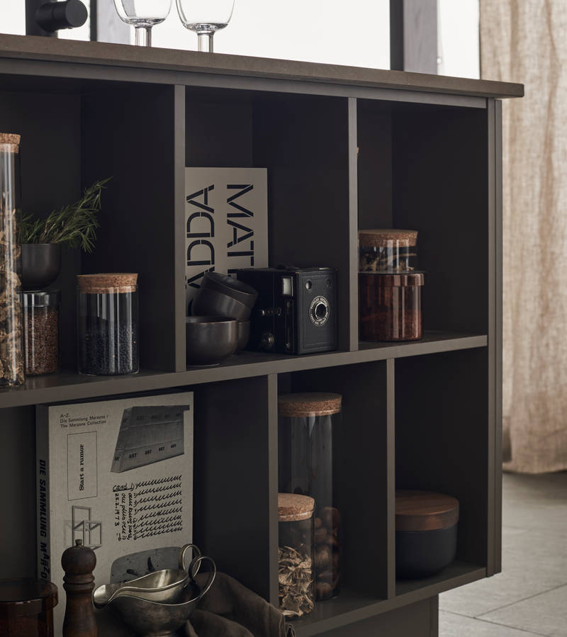 Marbodal -  köksö med avslutningshylla  - ett smart sätt att ge köket extra förvaring.