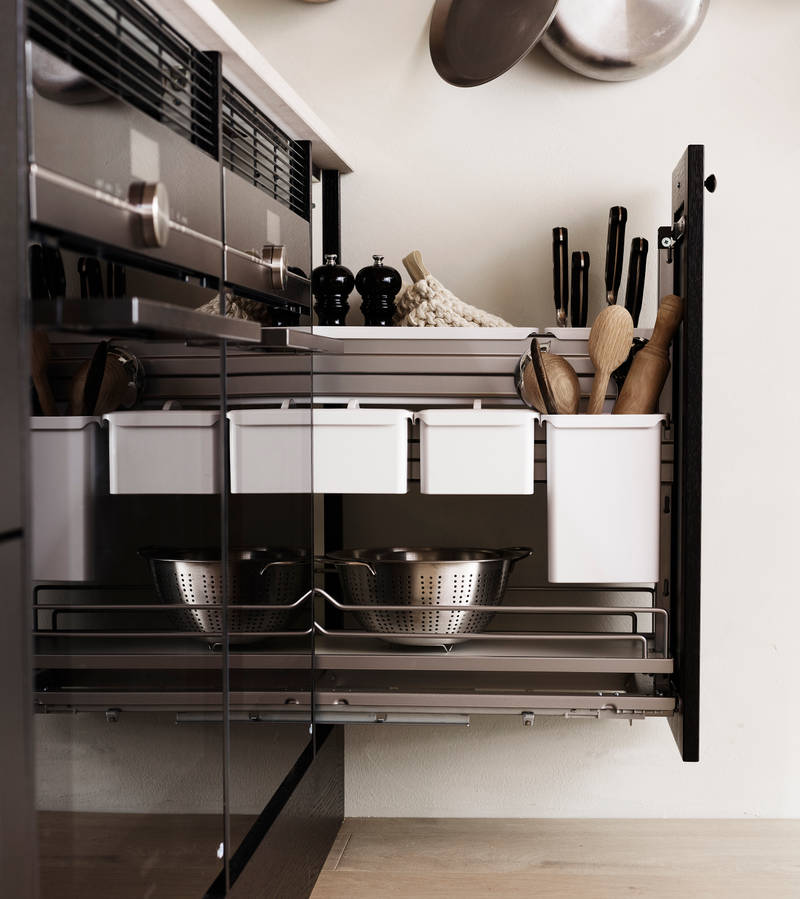 Ramsvik Svartbets - bänkskåp med utdragbart inrede - Marbodal