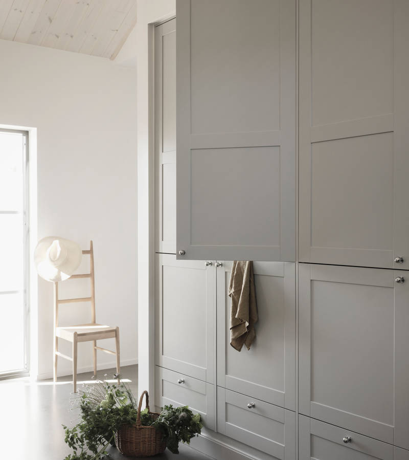 Grå skåp i lantlig västkuststil Form Moln från Marbodal