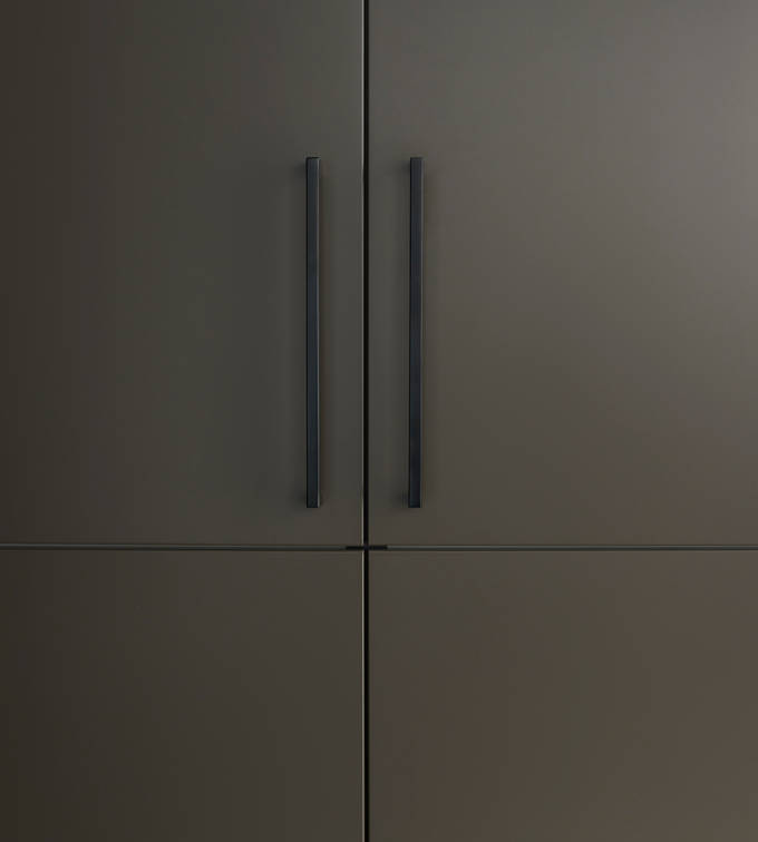 Marbodal Arkitekt plus Bark - kökslucka i brun kulör. Handtag Solo svart.