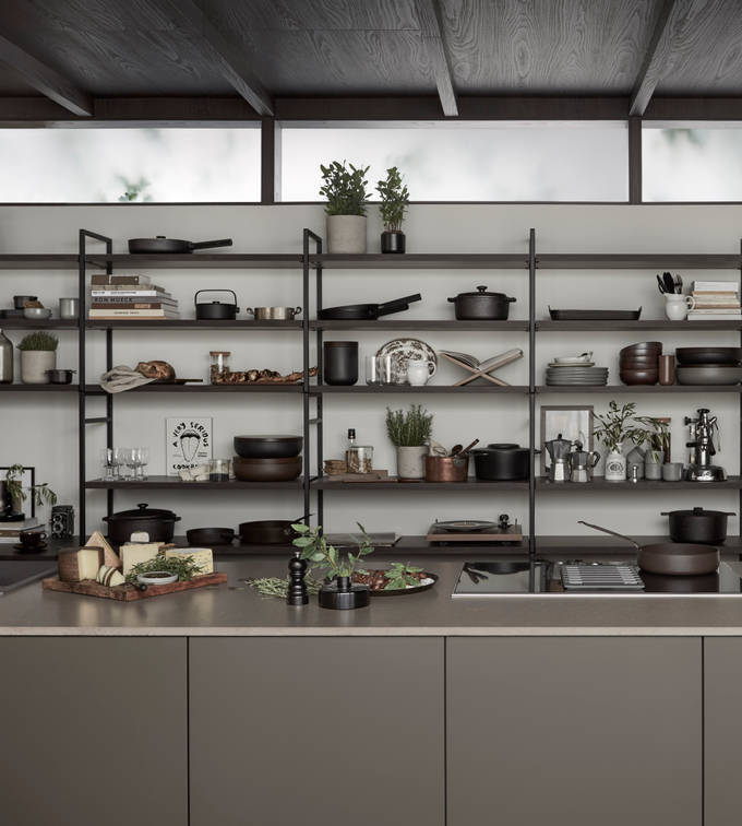 Line er en stilren kjøkkenmodell med et stort designregister. De slette MDF-frontene kan males i alle Sigdals standardfarger, eller valgfri NCS-farge mot et pristillegg.