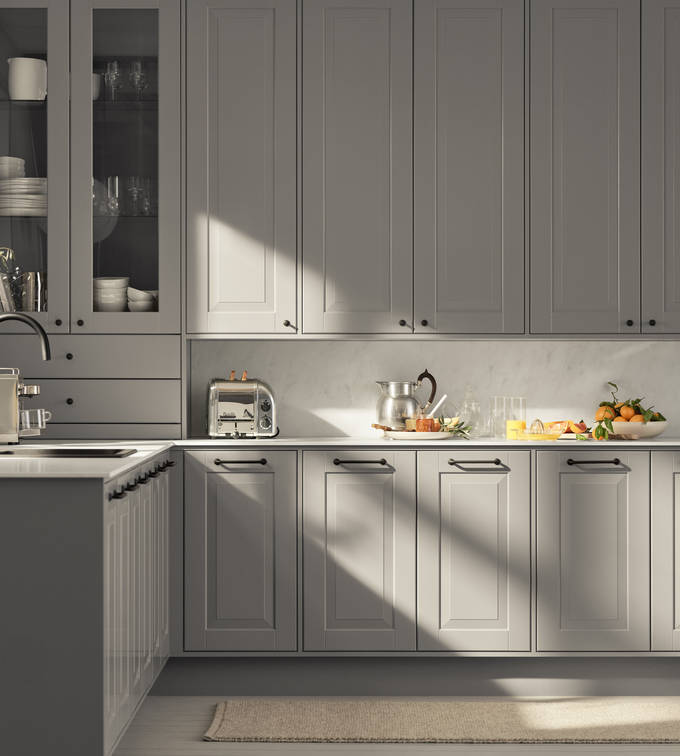 Eksklusivt tradisjonskjøkken med herskapelig preg. Klassiske speilfronter med fylling og markerte profilspor som gir dybdevirkning og skyggespill. Herregaard leveres med fronter i MDF eller eik.