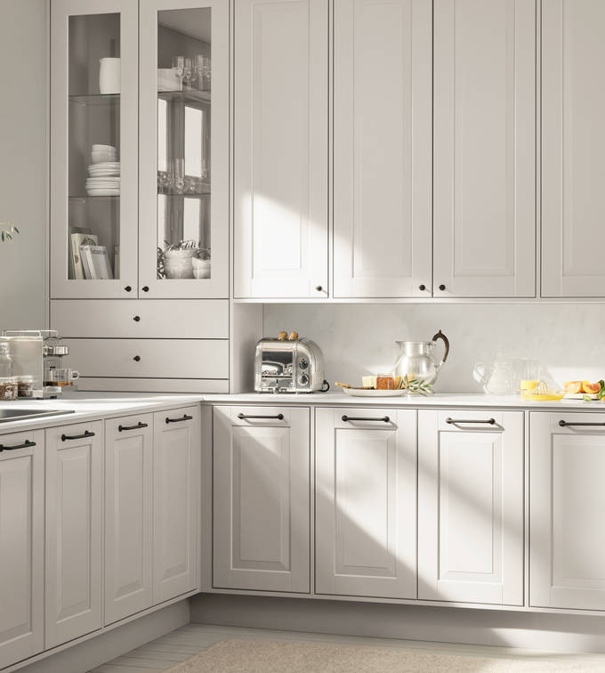 Eksklusivt tradisjonskjøkken med herskapelig preg. Klassiske speilfronter med fylling og markerte profilspor som gir dybdevirkning og skyggespill. Herregaard leveres med fronter i MDF eller eik.