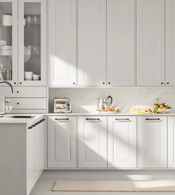 Eksklusivt tradisjonskjøkken med herskapelig preg. Klassiske speilfronter med fylling og markerte profilspor som gir dybdevirkning og skyggespill. Herregaard leveres med fronter i MDF eller eik.