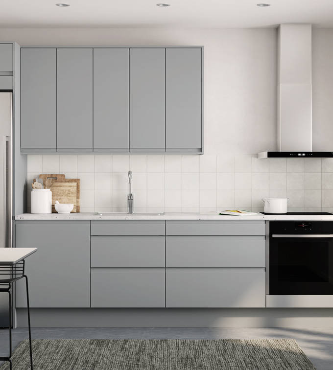 Herlig trendkjøkken med slette fronter og innfreste grep, som markerer modellens linjerene design. Horisont kjennetegnes av en klar og kjølig friskhet, noe som representerer ny nordisk design på sitt beste.