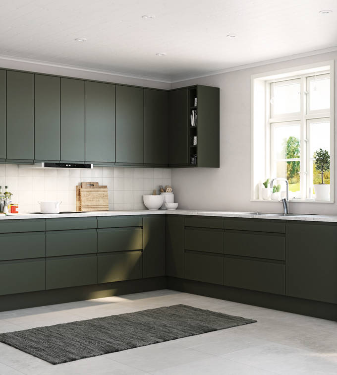 Herlig trendkjøkken med slette fronter og innfreste grep, som markerer modellens linjerene design. Horisont kjennetegnes av en klar og kjølig friskhet, noe som representerer ny nordisk design på sitt beste.