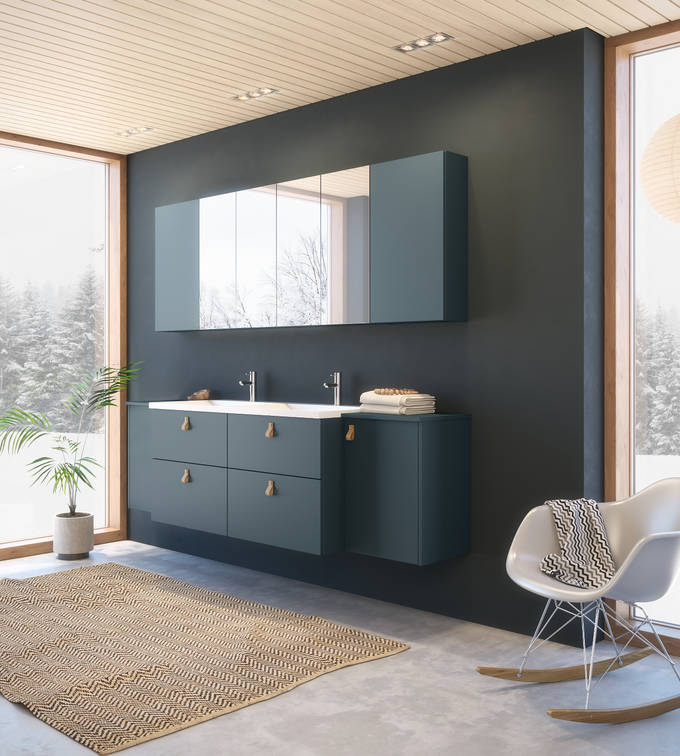 Slett overflate på innredningen gir deg et bad med den delikate følelsen av hygiene og renhet. Modellen kan males i alle standard farger, du kan også blande din egen farge mot et pristillegg.