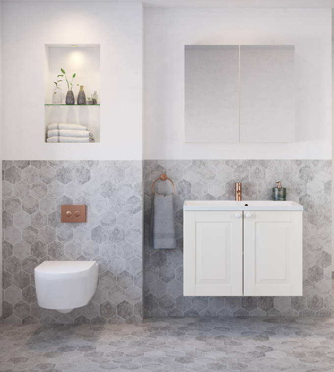 En gedigen, klassisk baderomsløsning, tradisjonsinnredning med ramme i tre og profilert fylling.