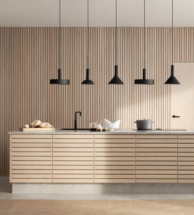 Kjøkkenmodellen Eikeli representerer en lun og nordisk eiketrend. Med sine malte lamellfronter i heltre eik, byr modellen på referanser til både kulinarisk bistro og urbane kafémiljøer.  Eikeli fåes kun som underskap.