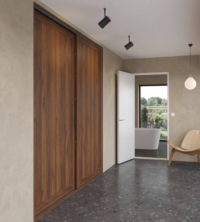 Garderobeskab i mørkt træ med skydedøre i mørke træ i entreen