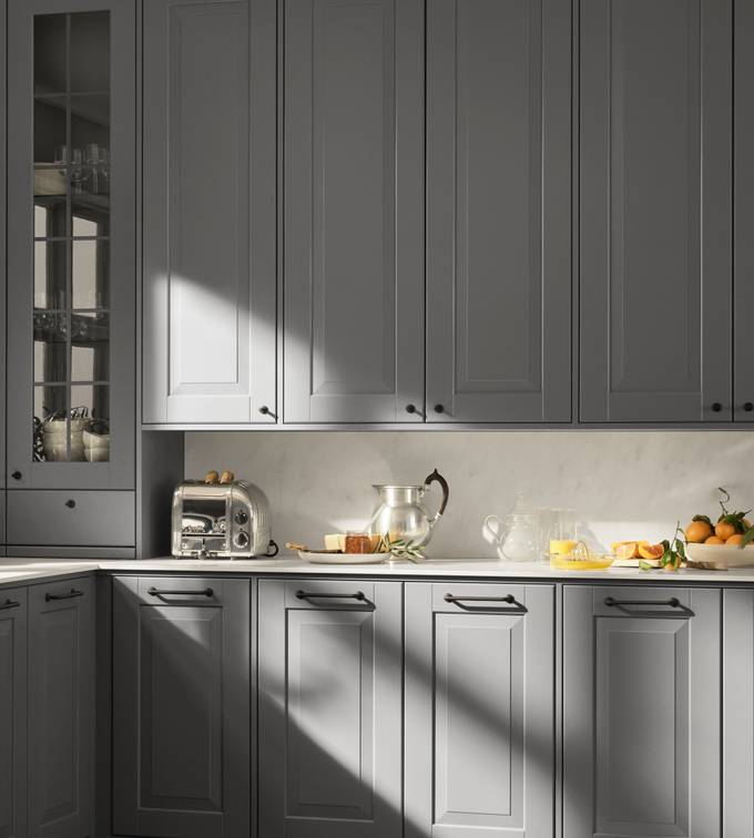 Lindö Åska i PLUS-utförande med platsbyggd känsla. Bänkstående vitrin skåp med lådor.