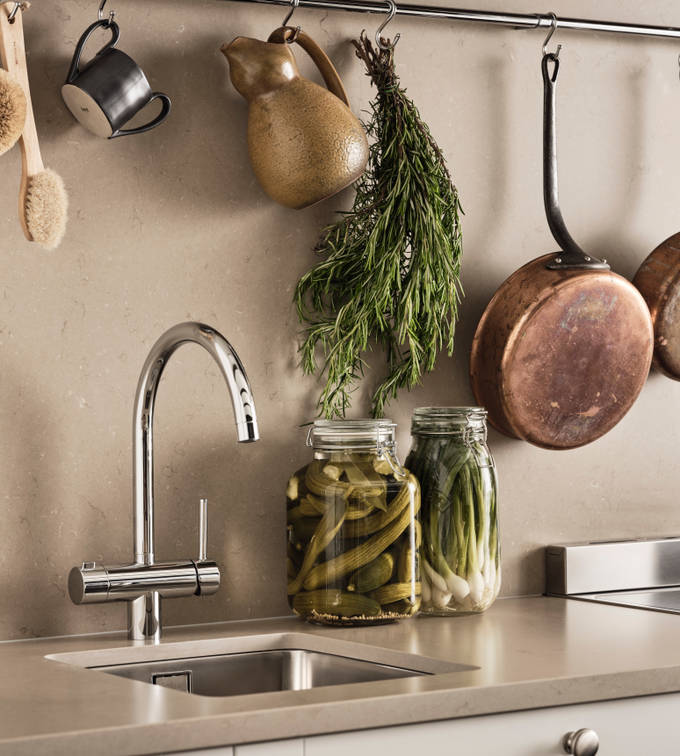 Marbodal Form Frost - Diskho Intra, bänkskiva och stänkskydd Beach Clay i kvartskomposit, blandare Tapwell.