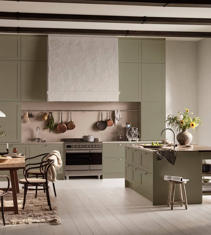 Scala er en klassisk kjøkkenmodell med moderne preg. Tidløs modell, med moderne linjer som gjør den relevant nå.