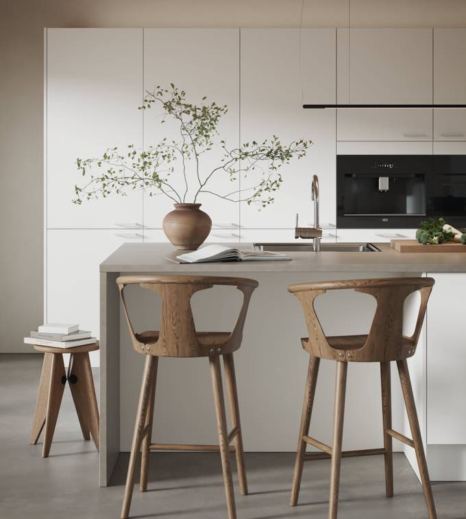 Hvit kjøkken med slank og elegant front med svakt avrundede kanter, kjøkkenøy med barstoler i tre