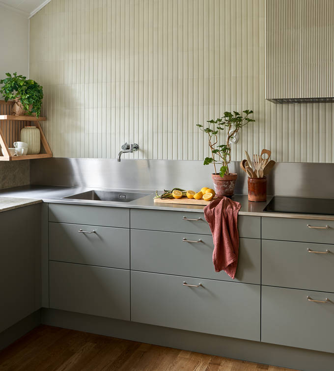 I et arkitekttegnet hus fra 1955 har Svante og Niclas fått sitt grønne drømmekjøkken.