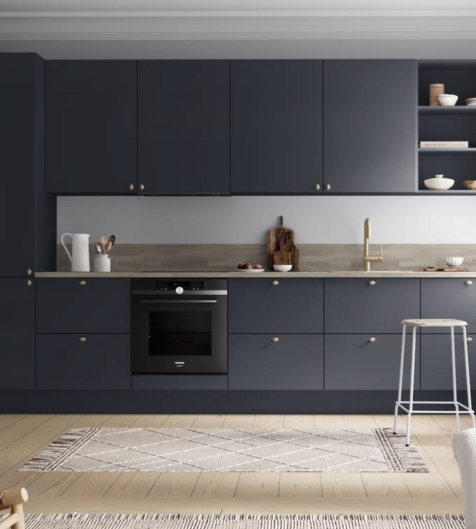 Uno er en kjøkkenmodell som passer alle kjøkken enten på hytta, i huset på landet eller leiligheten i byen. Velg blant våre standardfarger, eller akkurat den fargen du ønsker deg.