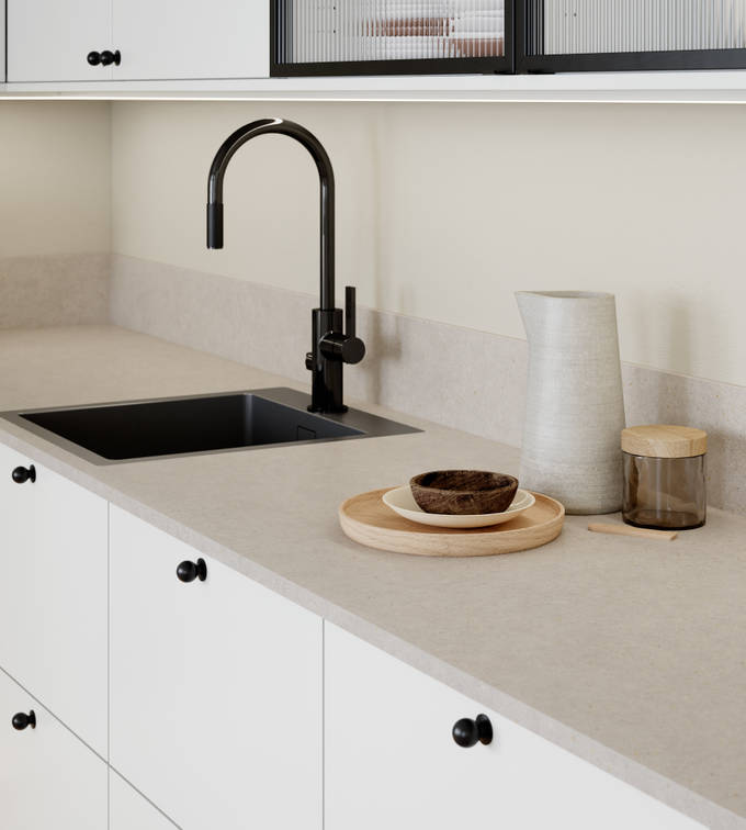 Vidde har et tidløst og minimalistisk design. Modellens enkel og rene formspråk gjør den velegnet for høye skapløsninger som gir god plassutnyttelse.