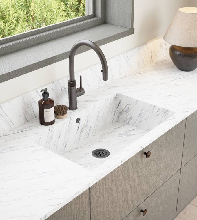 Favn er et kvalitetskjøkken inspirert av naturen. En vakker front i stående finer som gir hele kjøkkenet liv.