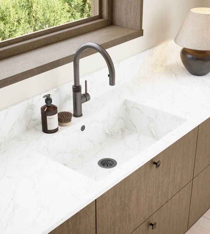 Favn er et kvalitetskjøkken inspirert av naturen. En vakker front i stående finer som gir hele kjøkkenet liv.