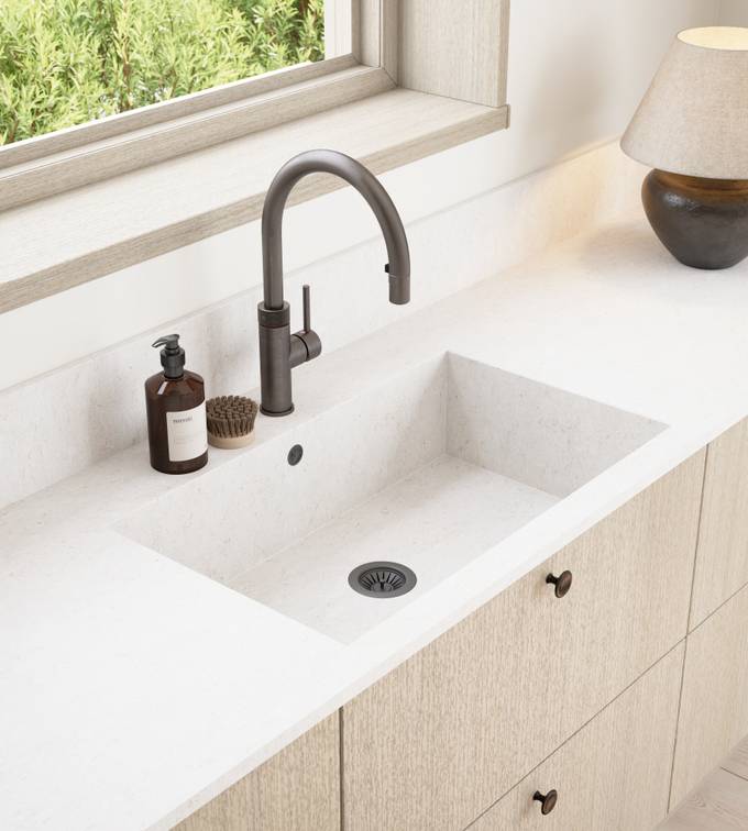 Favn er et kvalitetskjøkken inspirert av naturen. En vakker front i stående finer som gir hele kjøkkenet liv.