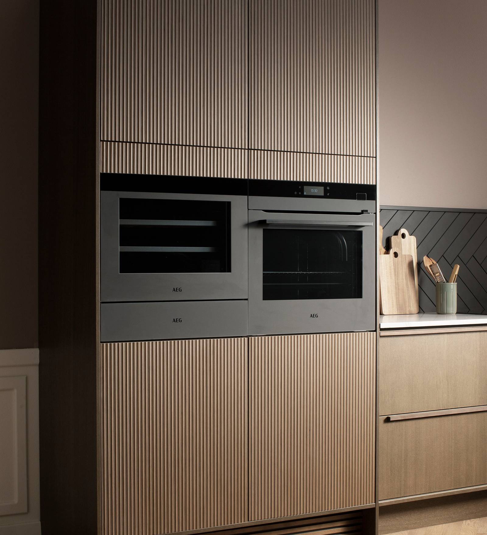 Forever Oak riflet højskab