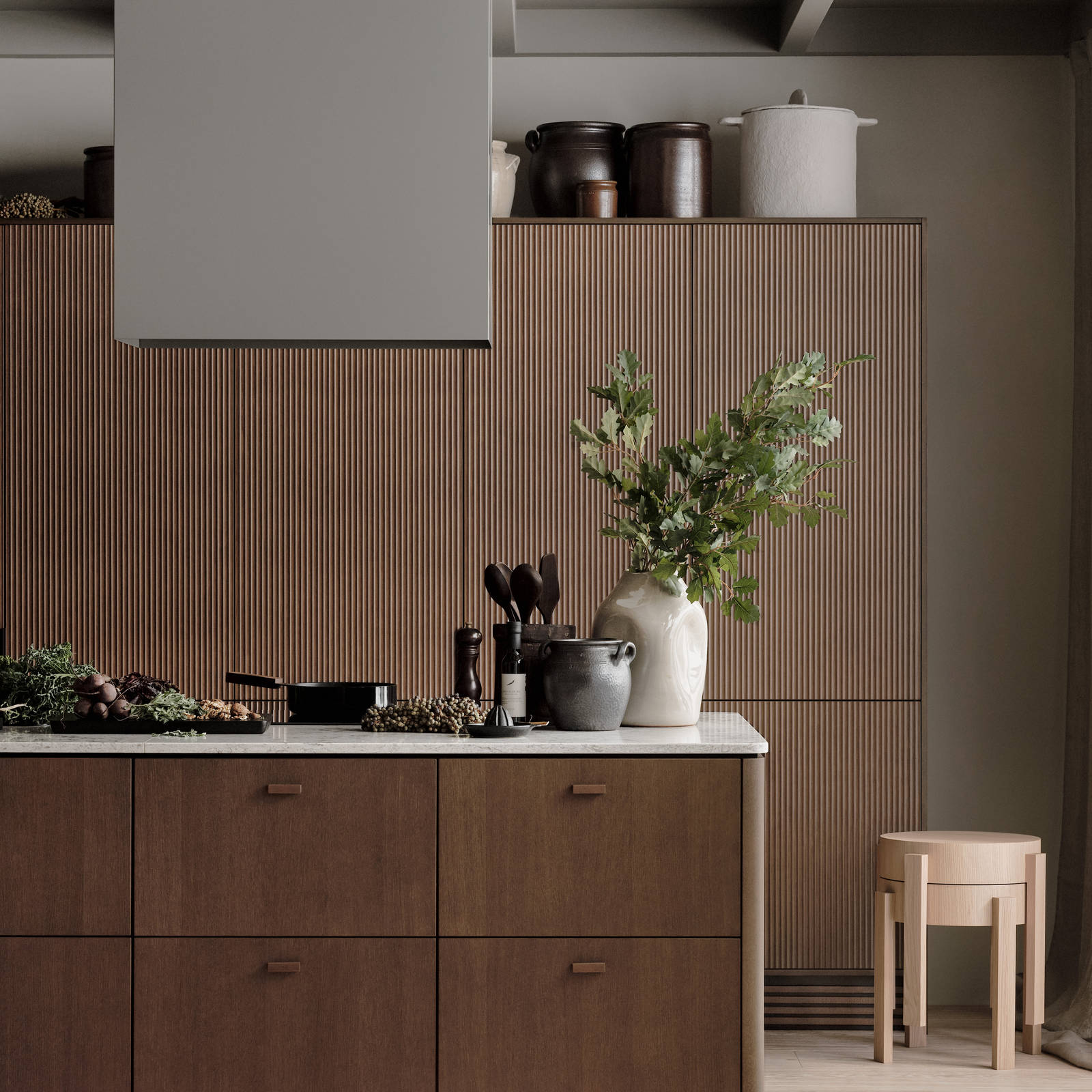 Marbodal Signatur Ekbacken - kök i ekfaner i brunbetsad kulör