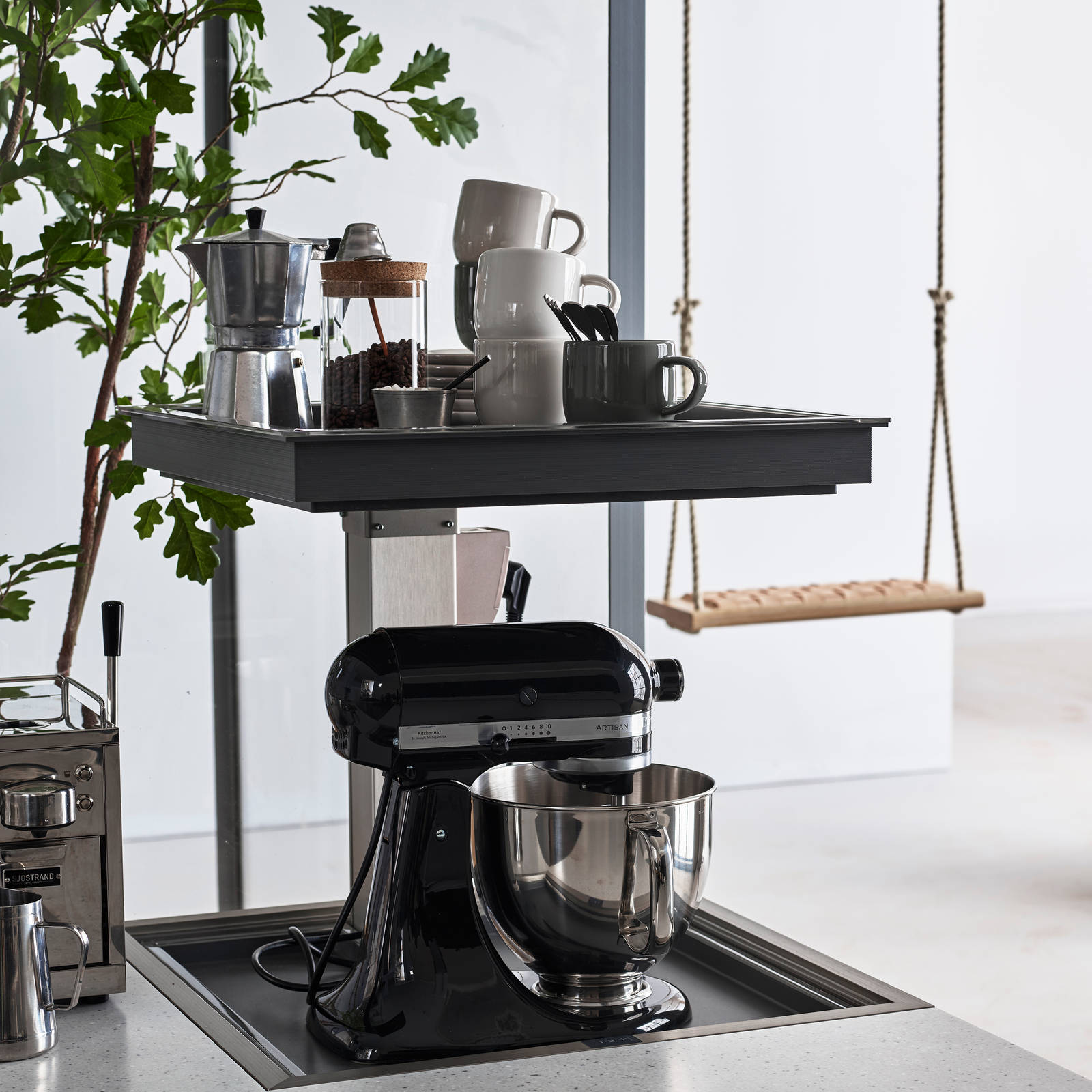 Marbodal - Hörnbänkskåp med hissfunktion