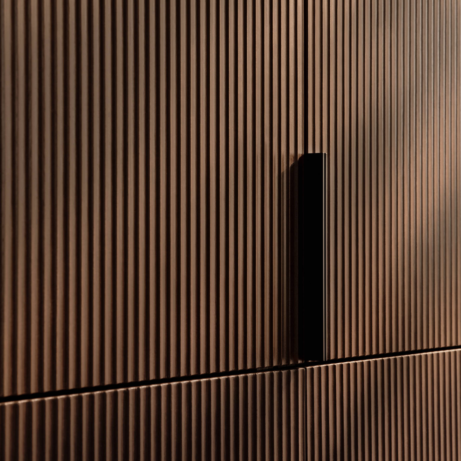 Be naturen inn og la de organiske formene møte hverdagen i Signatur Favn – et grenseløst kjøkken med naturens former i fokus.