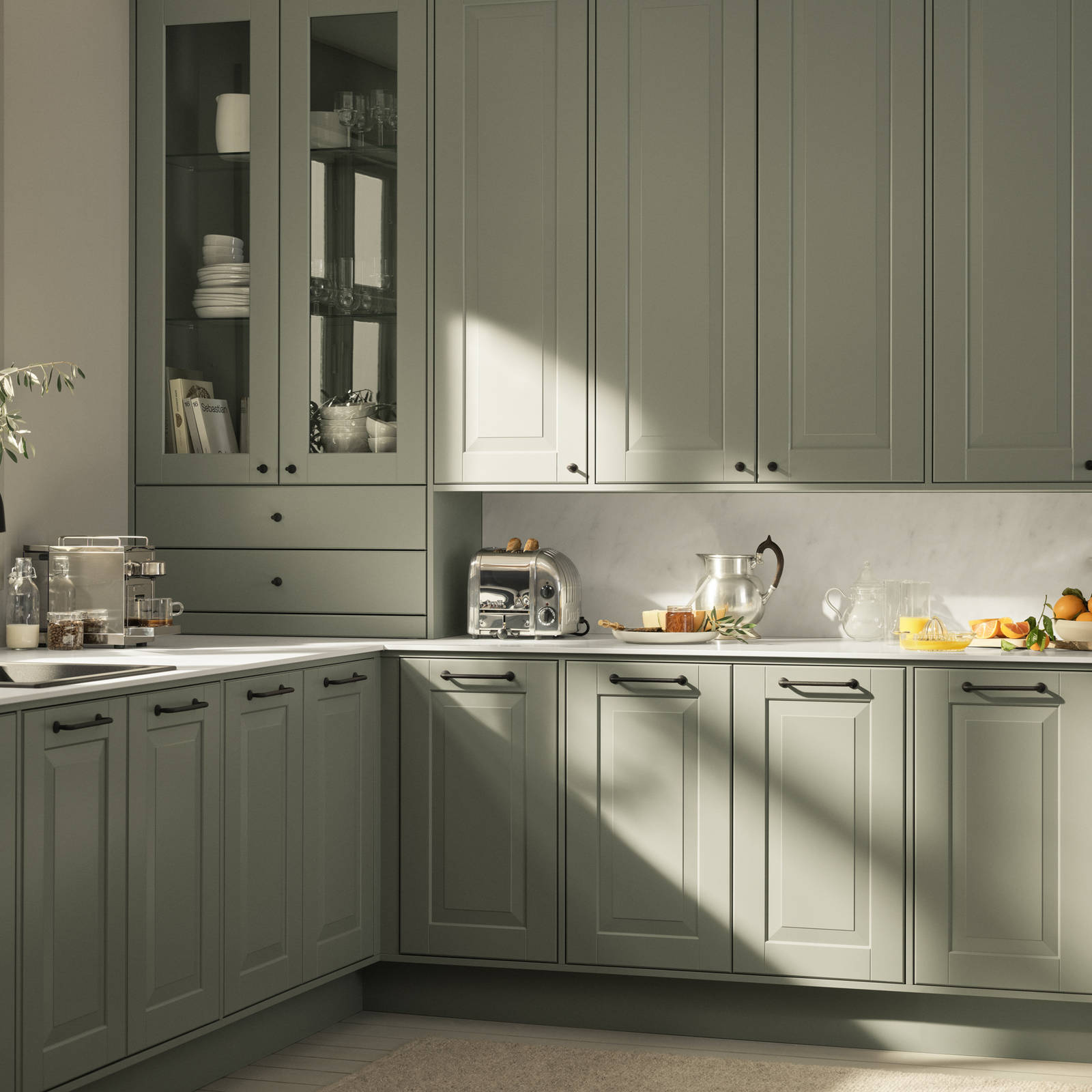 Eksklusivt tradisjonskjøkken med herskapelig preg. Klassiske speilfronter med fylling og markerte profilspor som gir dybdevirkning og skyggespill. Herregaard leveres med fronter i MDF eller eik.