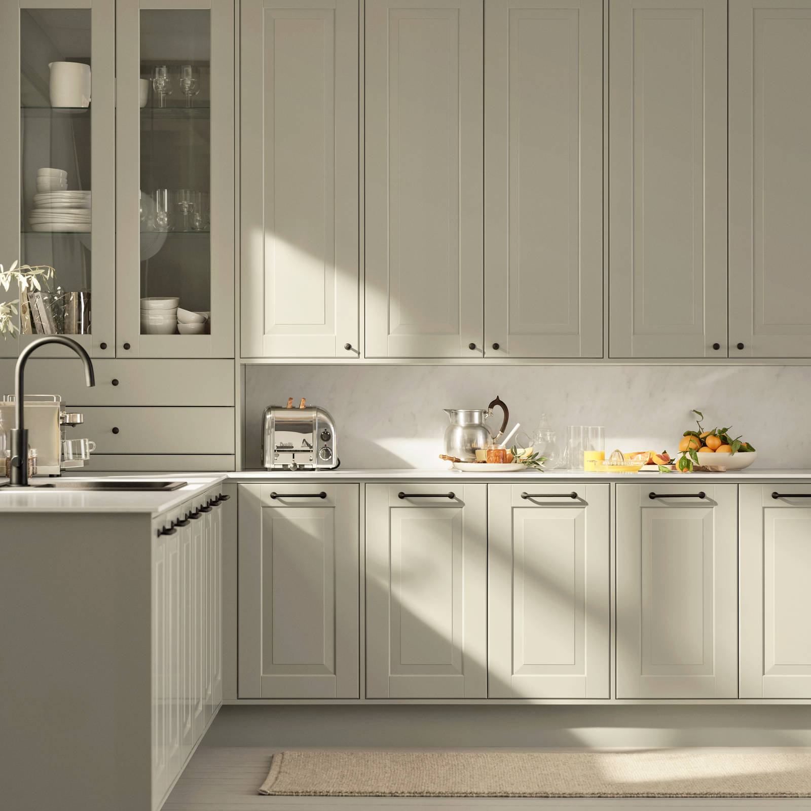 Eksklusivt tradisjonskjøkken med herskapelig preg. Klassiske speilfronter med fylling og markerte profilspor som gir dybdevirkning og skyggespill. Herregaard leveres med fronter i MDF eller eik.