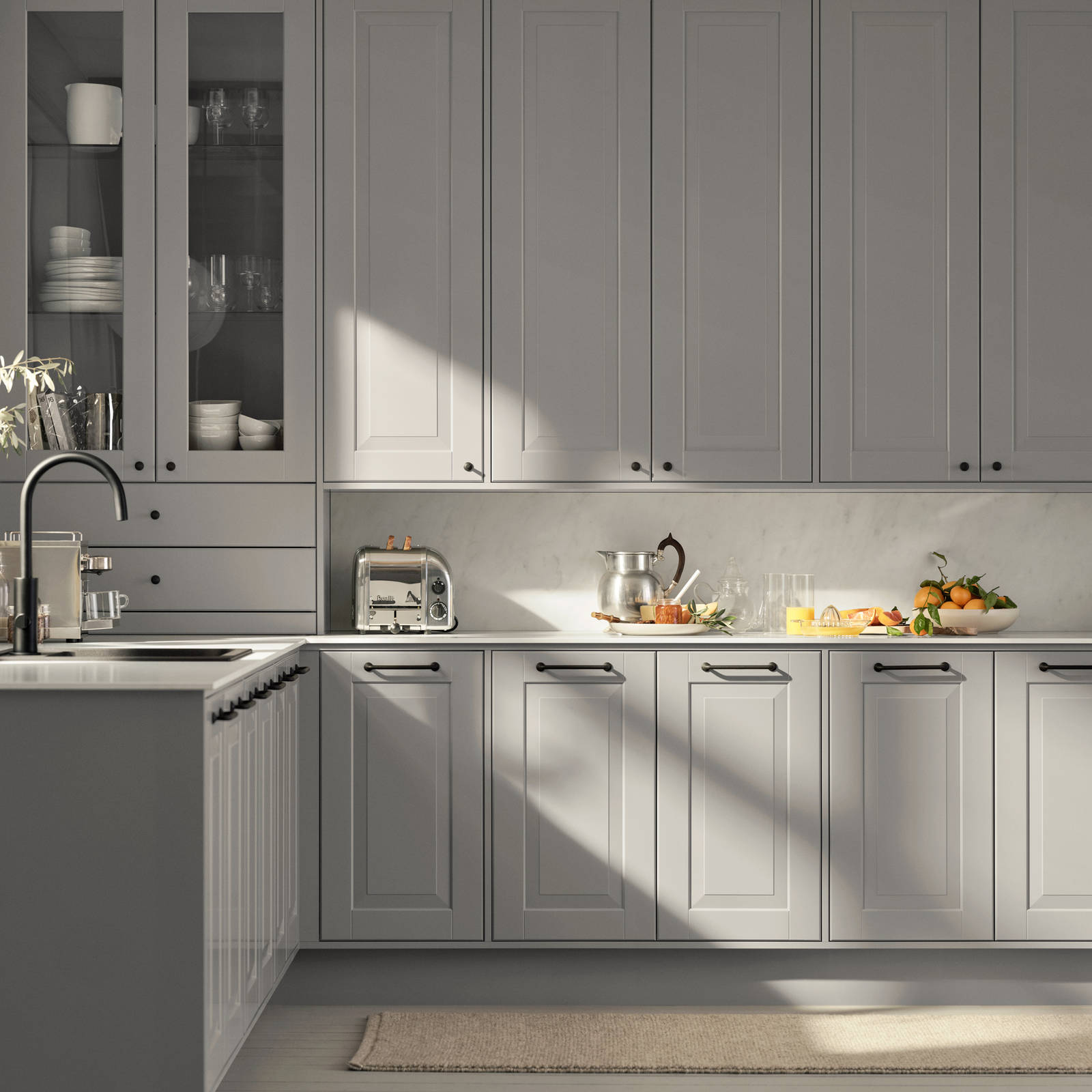 Eksklusivt tradisjonskjøkken med herskapelig preg. Klassiske speilfronter med fylling og markerte profilspor som gir dybdevirkning og skyggespill. Herregaard leveres med fronter i MDF eller eik.