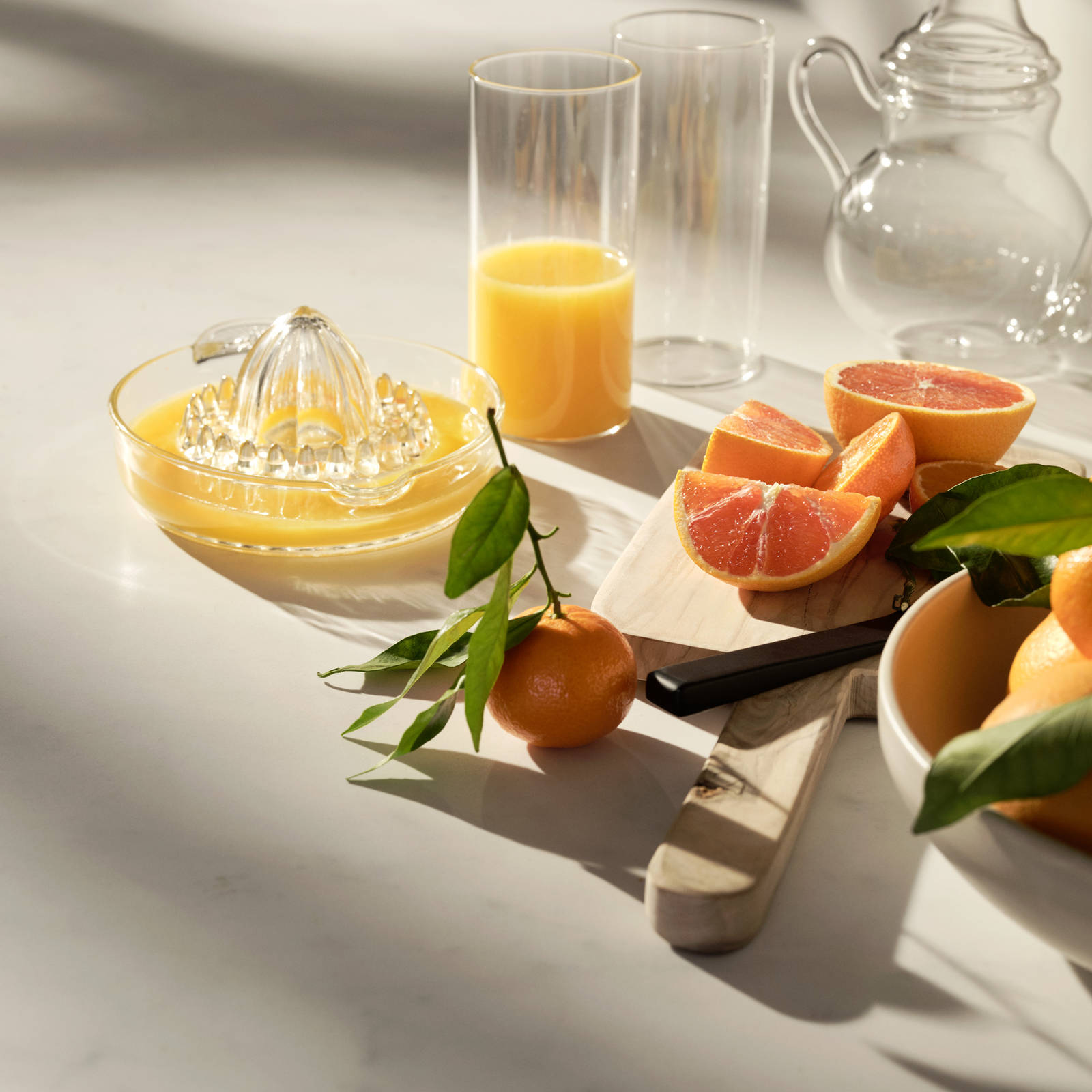 Eksklusivt tradisjonskjøkken med herskapelig preg. Klassiske speilfronter med fylling og markerte profilspor som gir dybdevirkning og skyggespill. Herregaard leveres med fronter i MDF eller eik.