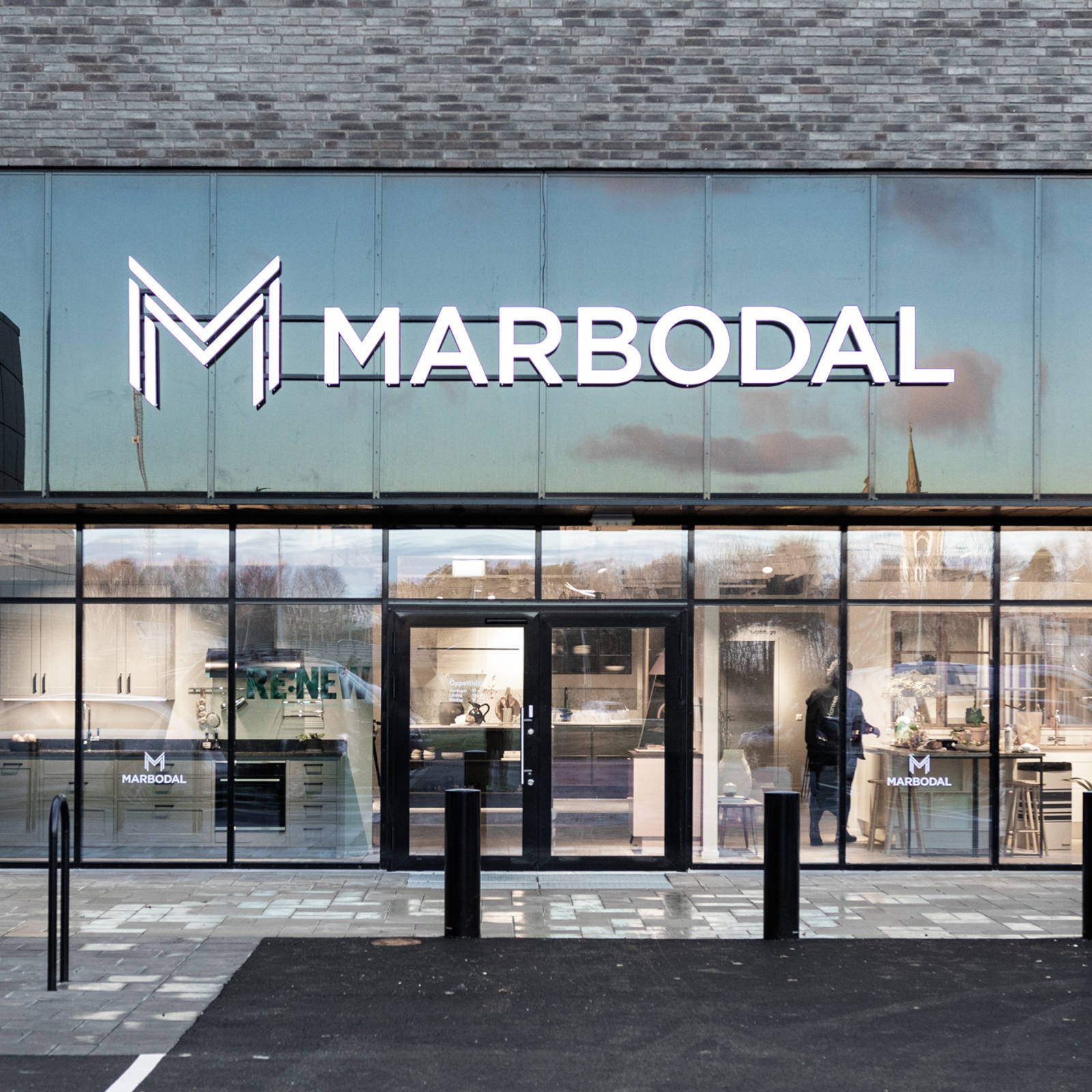 Fasad och entré till Marbodalbutik
