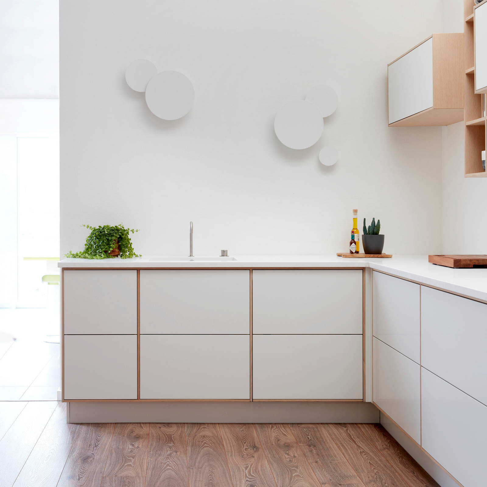 Inframe titanhvid køkken