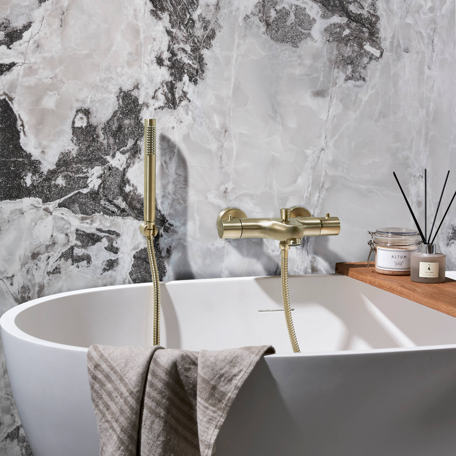 Cassøe badeværelse spejl bruser armatur