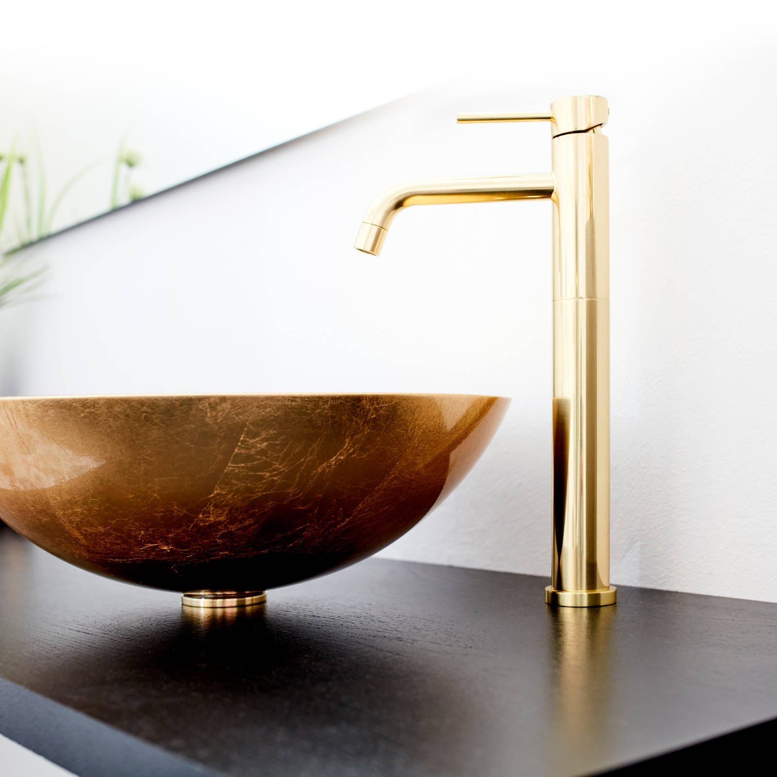 Cassøe badeværelse spejl bruser armatur messing