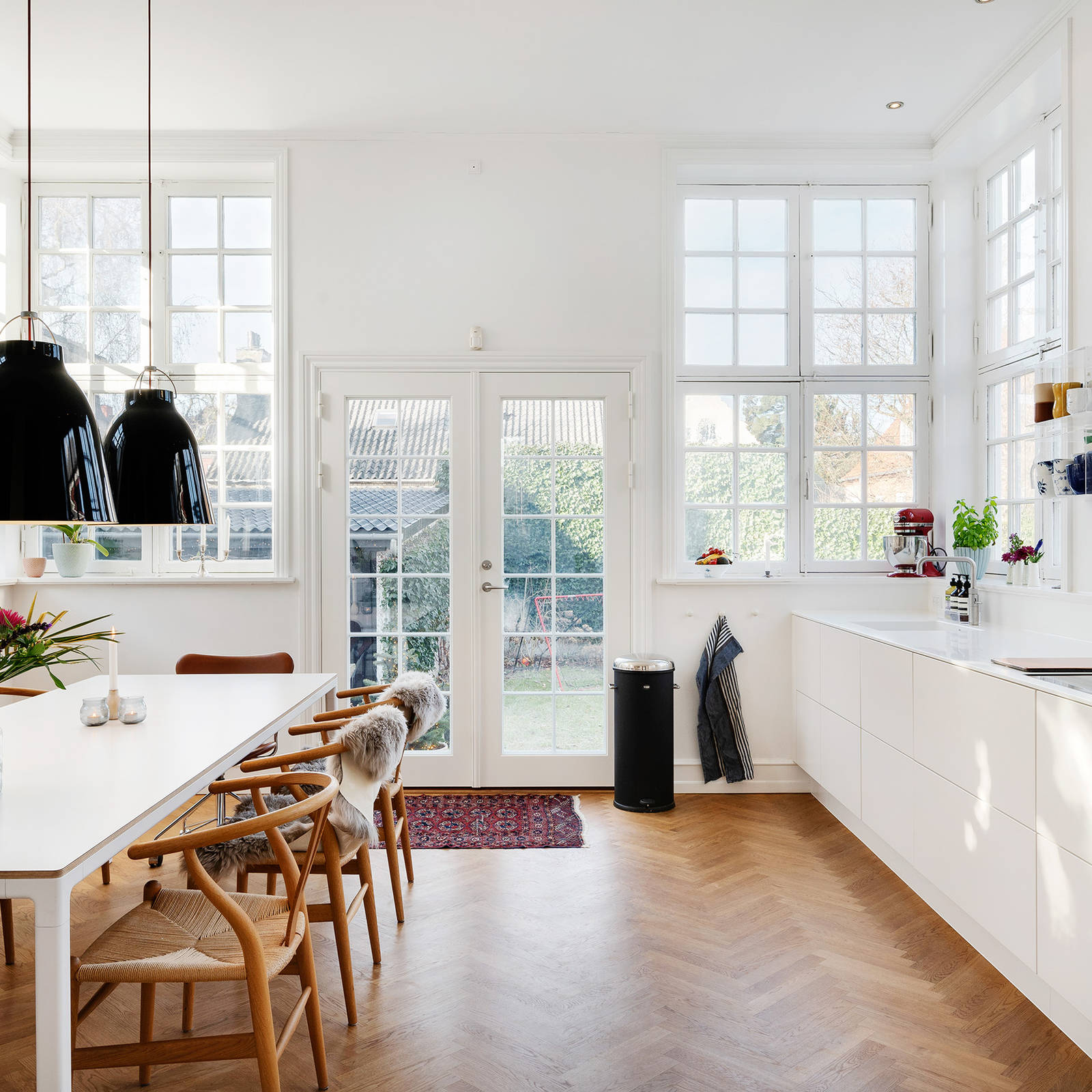 Tillbyggnad till herrgård med kök-matsal och härligt ljusinsläpp