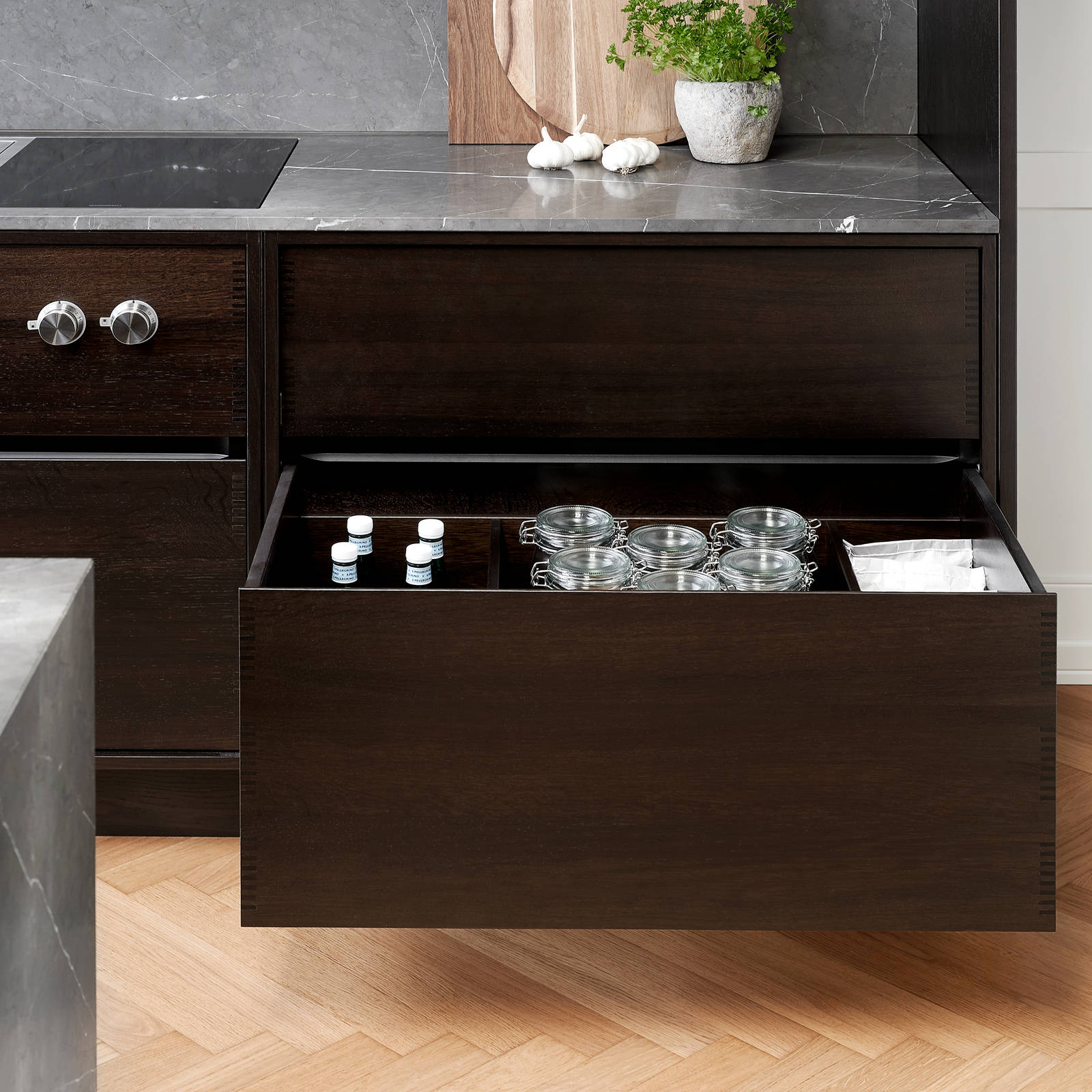 uno form's designers have developed extra tall drawers with an internal height of 34 cm for the Copenhagen kitchen