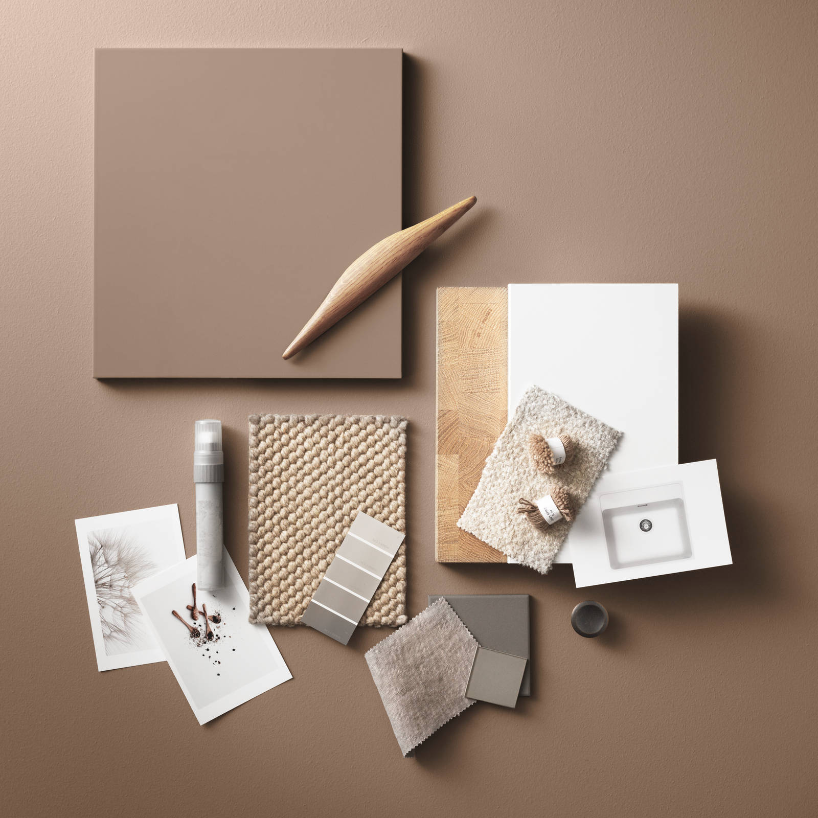 Mold er en organisk, varm og rik rødtone som skaper en lun og beroligende følelse i rommet.