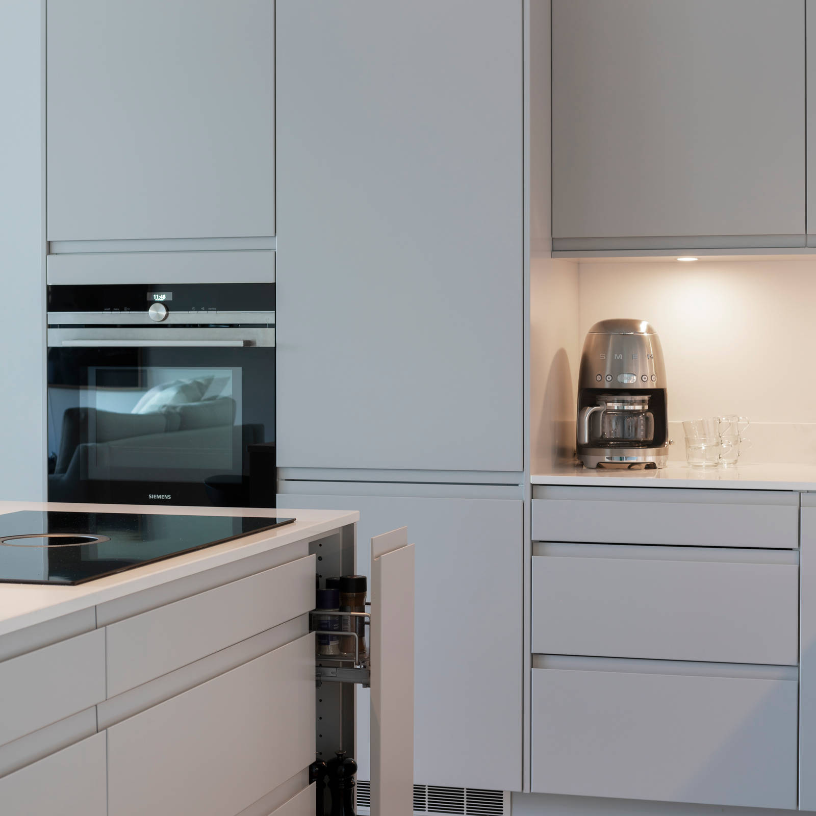 Horisont i fargen S 2500-N hos kunde på Fornebu. Et hjemmekoselig og allsidig kjøkken uten håndtak.