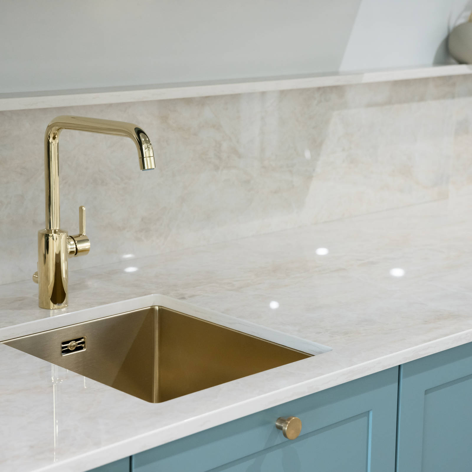 Allas Stala, Damixa hana