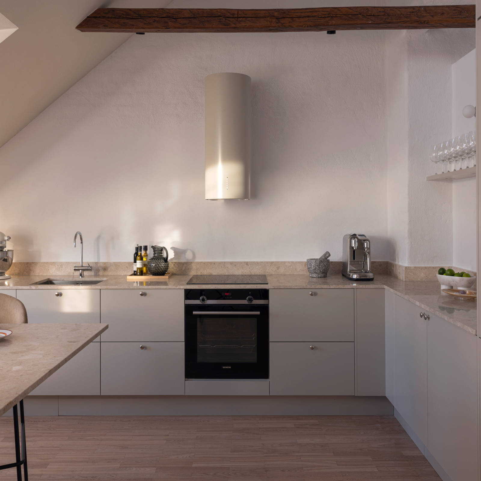 Beige køkken Athena Sand fra INVITA