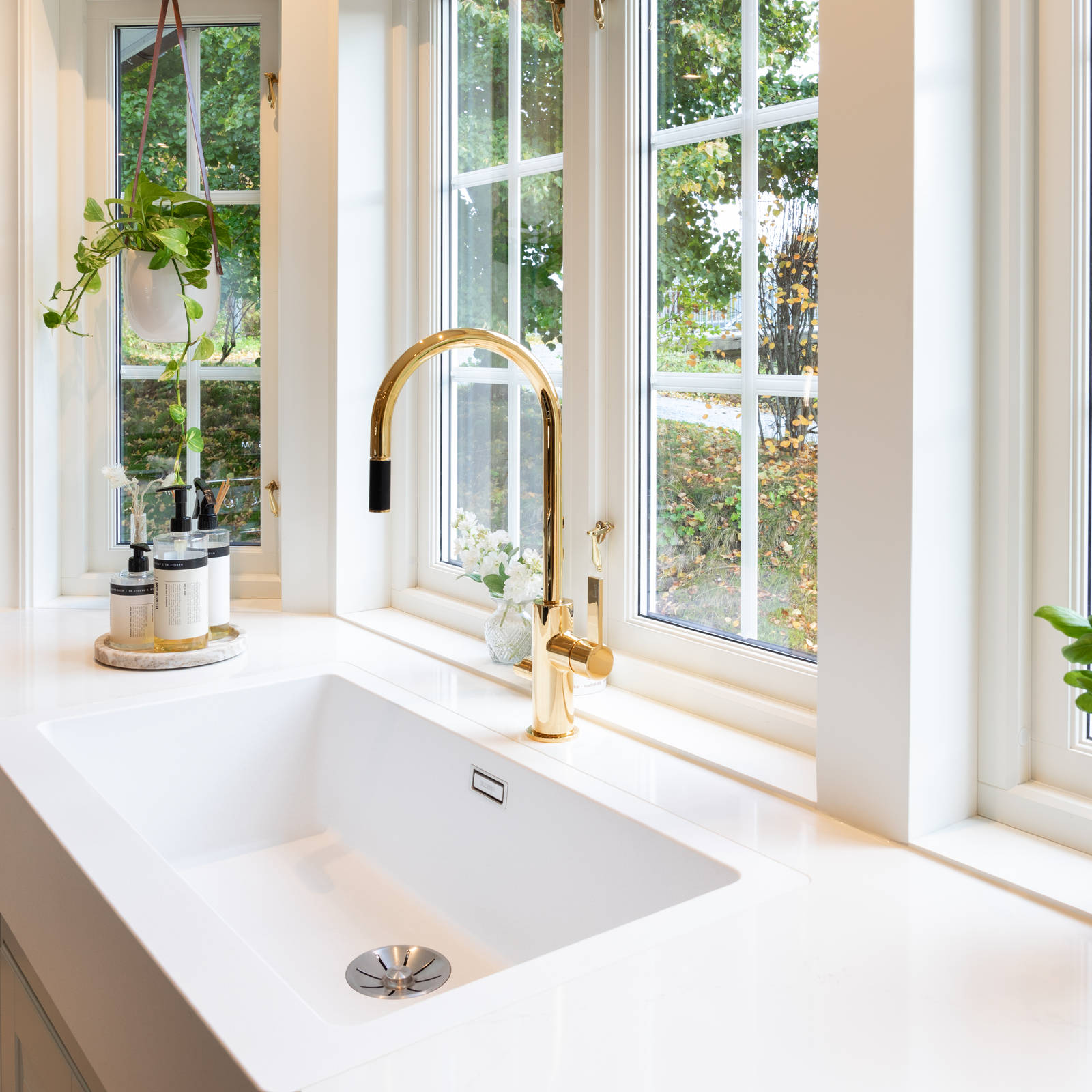 Nydelig Herregaards-kjøkken i fargen S2005-G10Y i privat hjem på Byåsen i Trondheim.