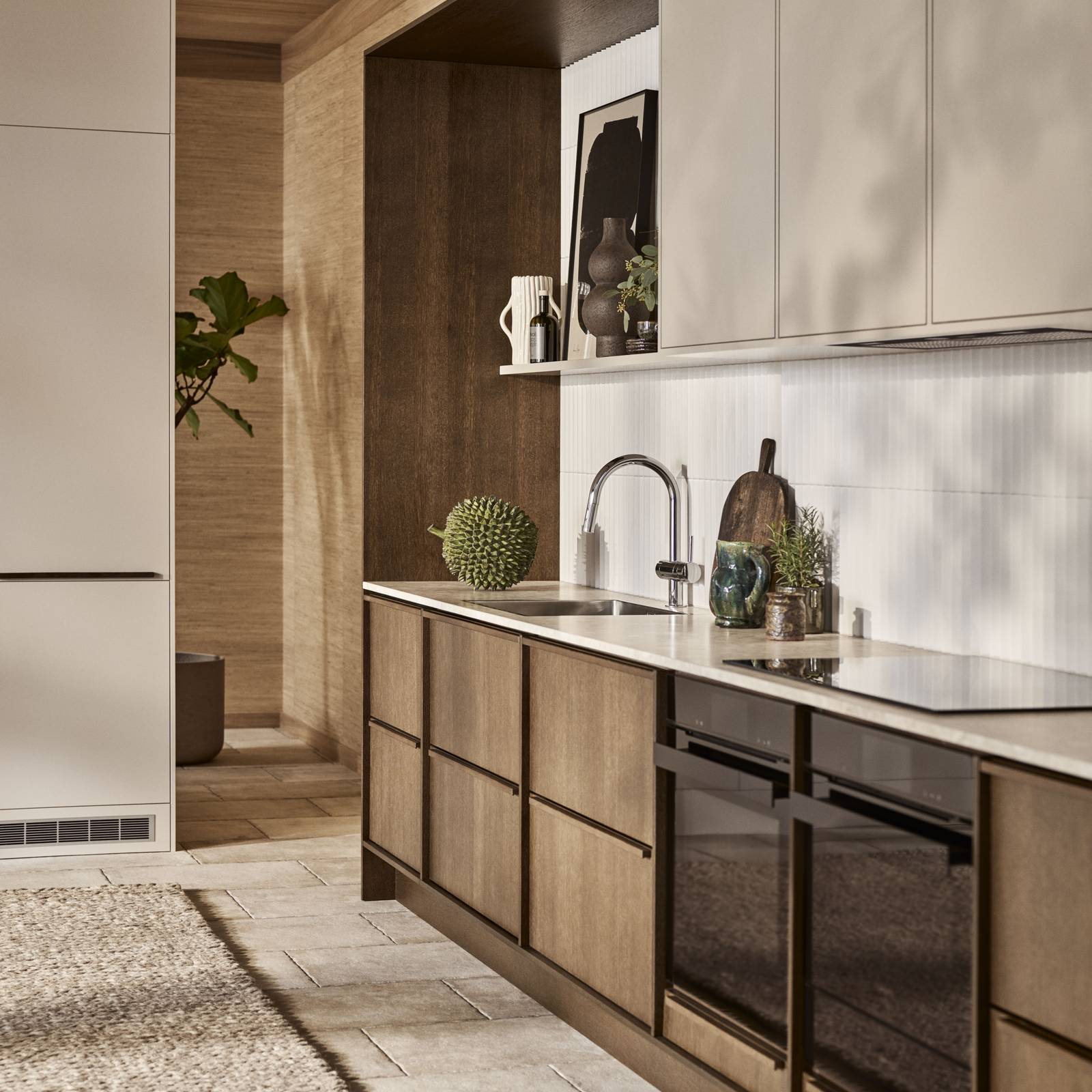 Marbodal - kök Signatur Ekbacken i ek faner brunbetsad i kombination med Arkitekt plus i köksfärg beige