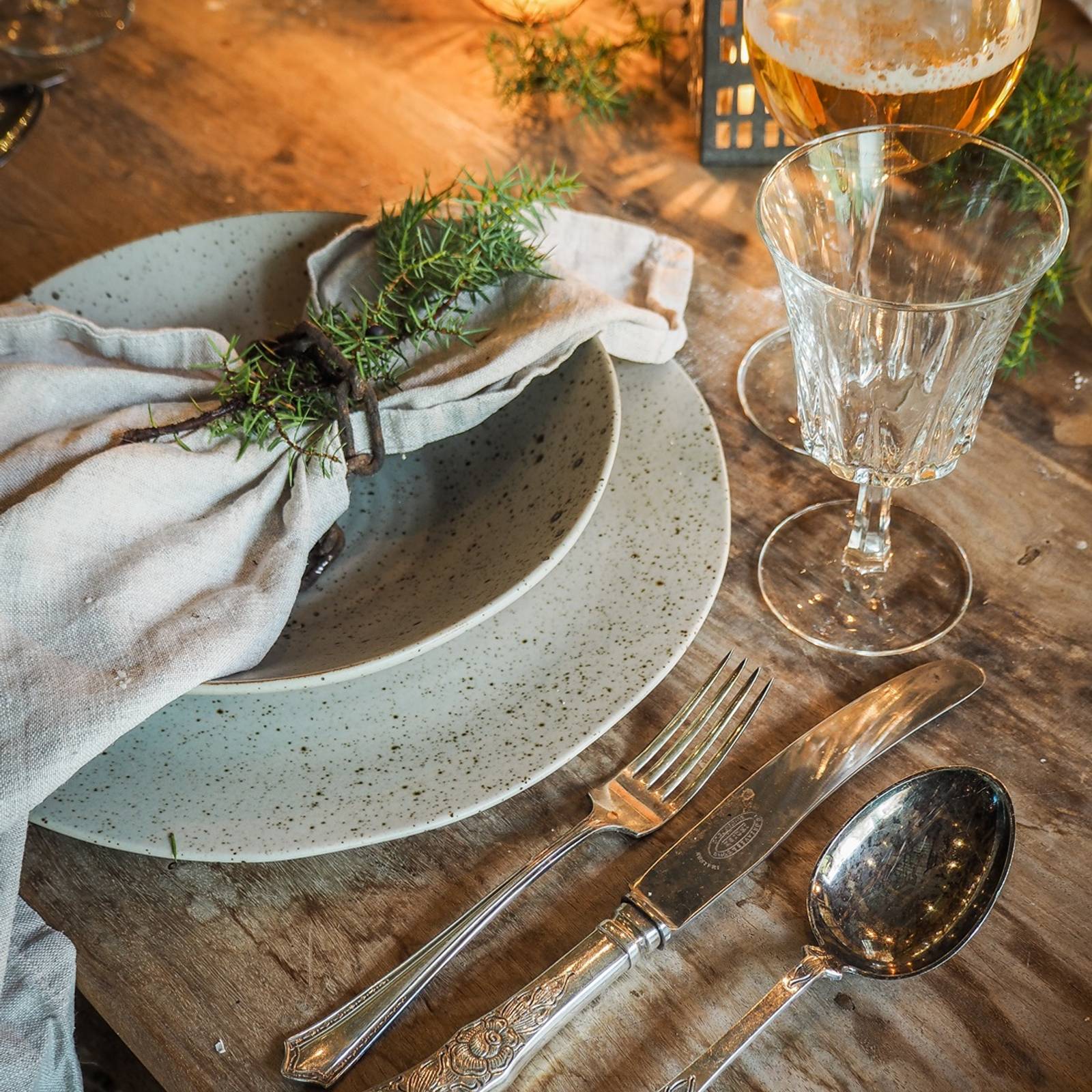 Nydelig julepyntet spisebord til jul av Amalie Fagerli (Svenngaarden).